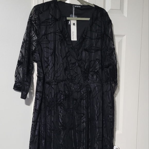 BloomChic Black Textured Long Sleeve Dress, Black. Burgendy Dress Is Only For Rf - Picture 1 of 11